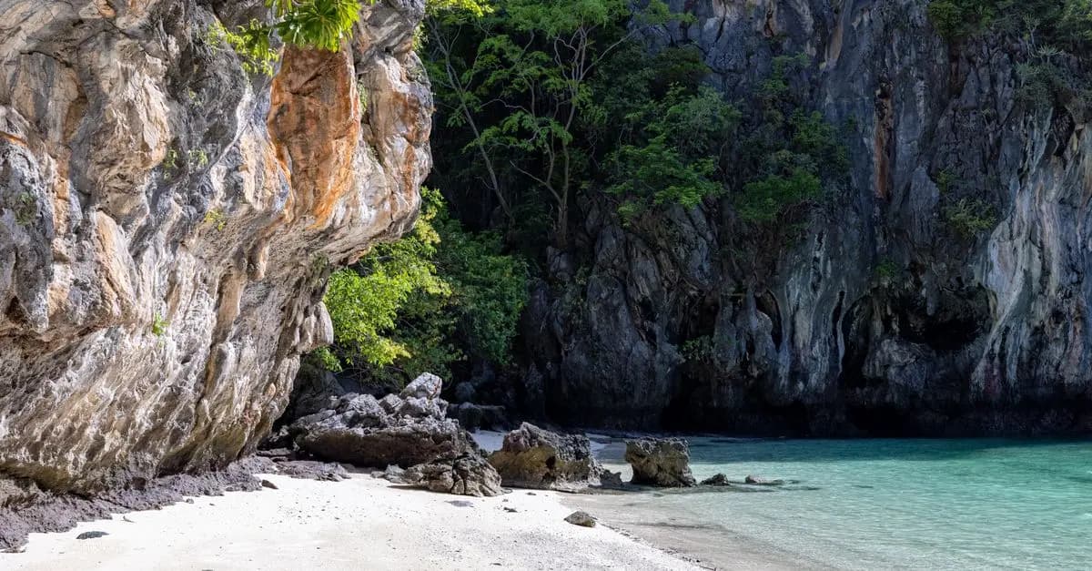 Les plages cachées à découvrir cet été